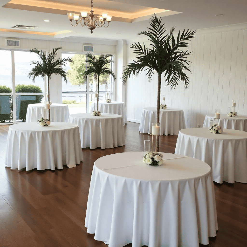 Juhlatila ennen ja jälkeen kalustuksen